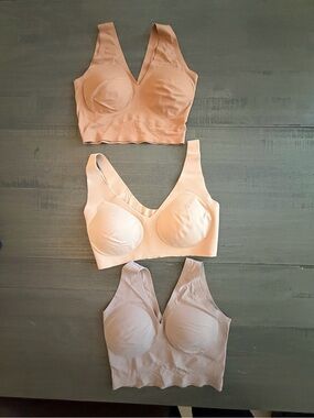 True & Co./Uniqlo Seamless Wireless Bralette Set in Nude, Light Pink, and Taupe